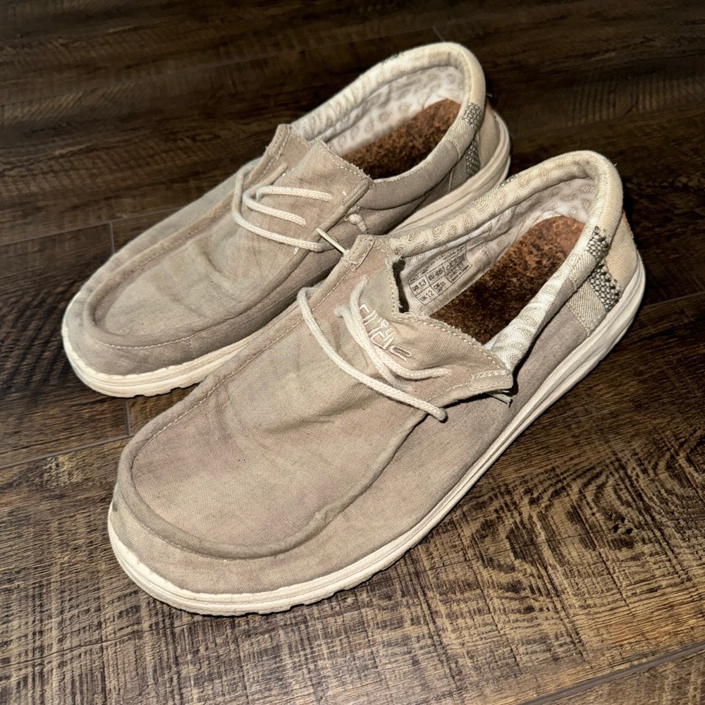 Hey Dude Men’s Wally Linen Khaki Shoes Size 13